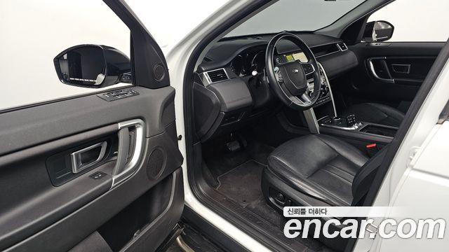 Land Rover Discovery Sport 2019 — photo 17