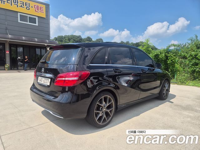 Mercedes-Benz B-Class 2017 — photo 2