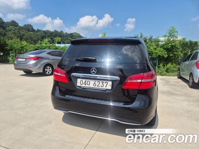 Mercedes-Benz B-Class 2017 — photo 4