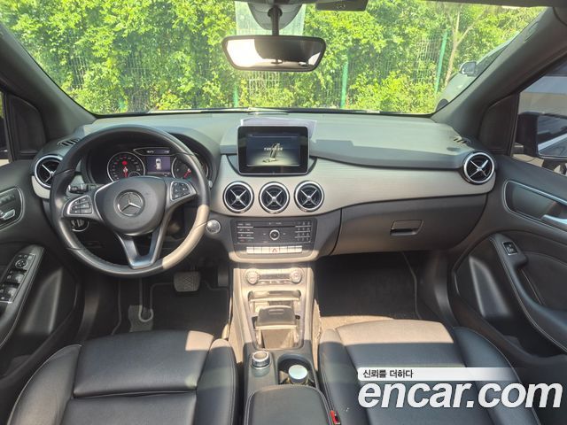 Mercedes-Benz B-Class 2017 — photo 5