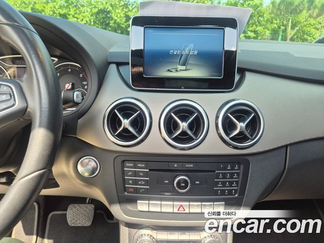 Mercedes-Benz B-Class 2017 — photo 6