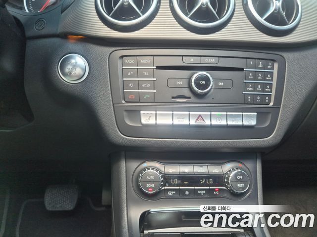 Mercedes-Benz B-Class 2017 — photo 12
