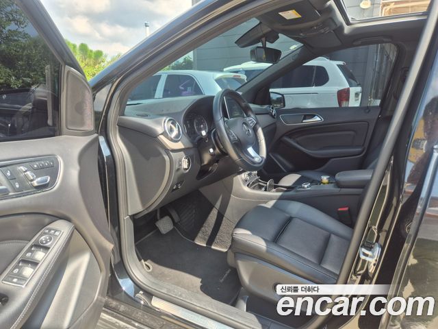 Mercedes-Benz B-Class 2017 — photo 13