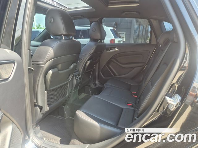 Mercedes-Benz B-Class 2017 — photo 14