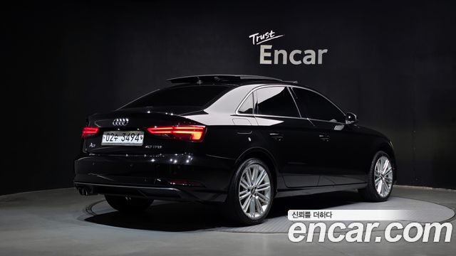 Audi A3 2018 — photo 2