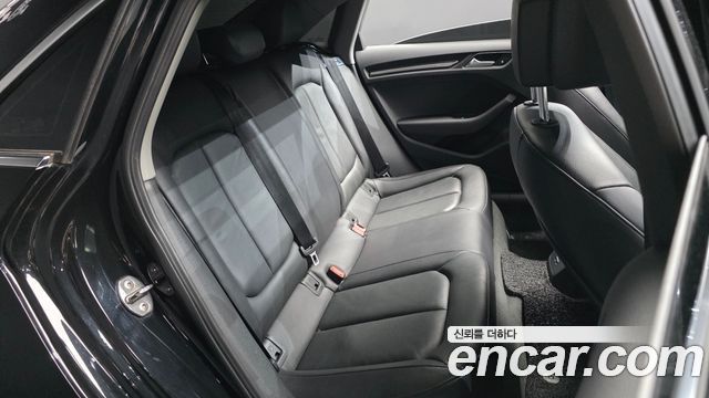 Audi A3 2018 — photo 17