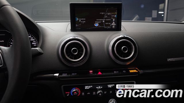Audi A3 2018 — photo 20
