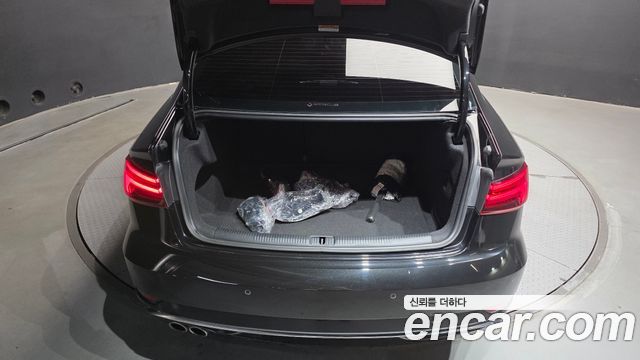 Audi A3 2018 — photo 30