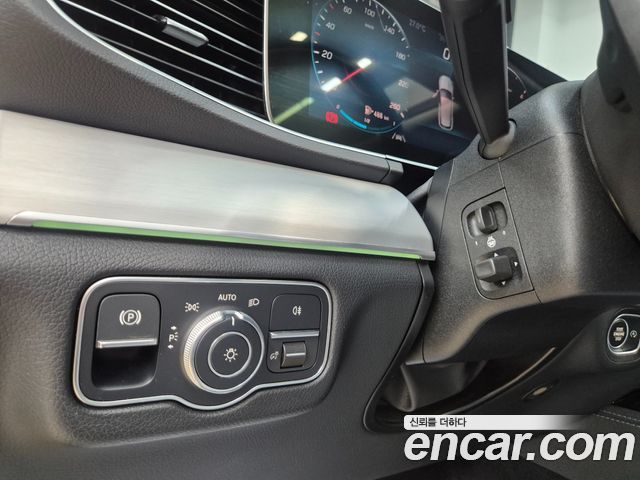 Mercedes-Benz GLE-Class 2020 — photo 11