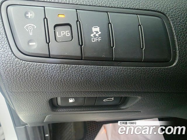 Kia K7 2015 — photo 18
