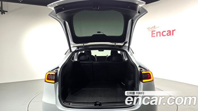 Tesla Model Y 2021 — photo 17