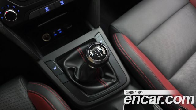 Hyundai AVANTE 2017 — photo 12