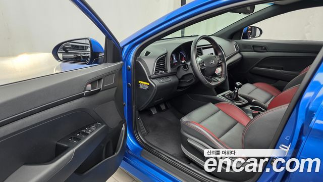 Hyundai AVANTE 2017 — photo 13