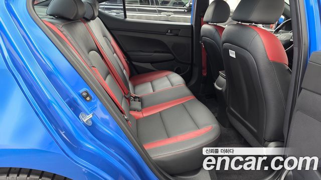 Hyundai AVANTE 2017 — photo 17