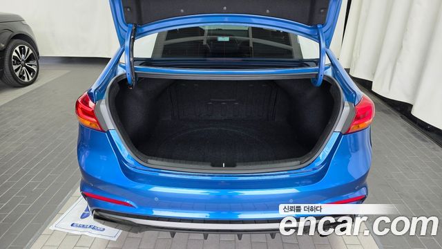 Hyundai AVANTE 2017 — photo 26