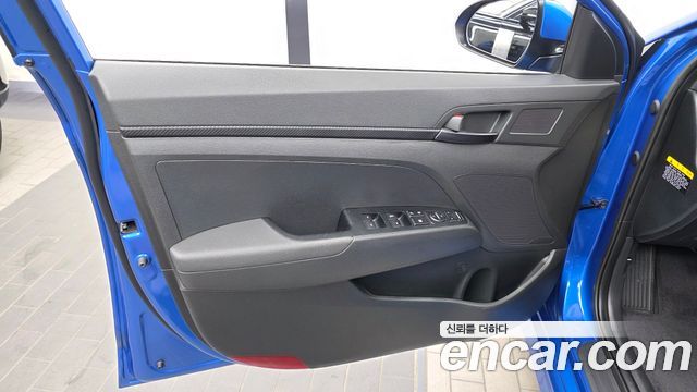 Hyundai AVANTE 2017 — photo 14
