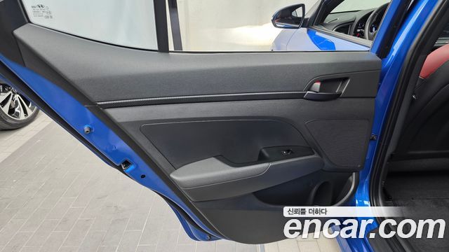 Hyundai AVANTE 2017 — photo 15