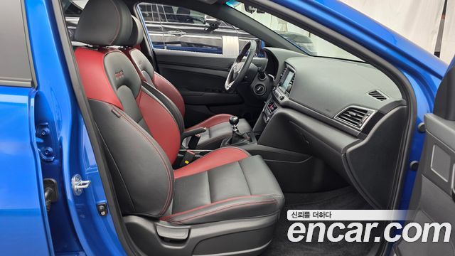 Hyundai AVANTE 2017 — photo 16