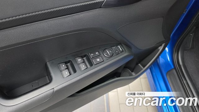 Hyundai AVANTE 2017 — photo 27