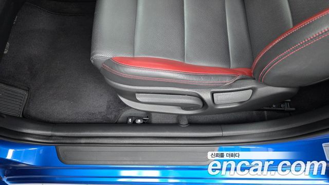 Hyundai AVANTE 2017 — photo 28