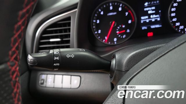 Hyundai AVANTE 2017 — photo 29