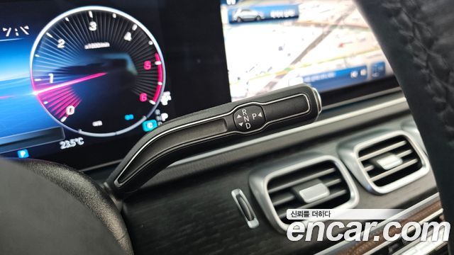 Mercedes-Benz GLE-Class 2024 — photo 12