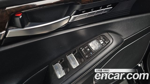 Genesis G90 2019 — photo 23