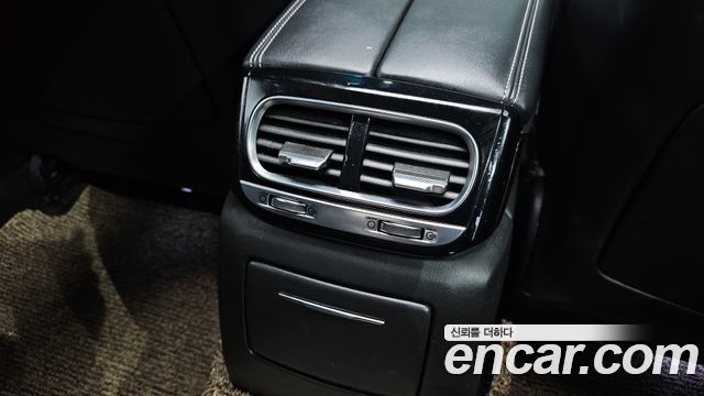 Genesis G90 2019 — photo 31