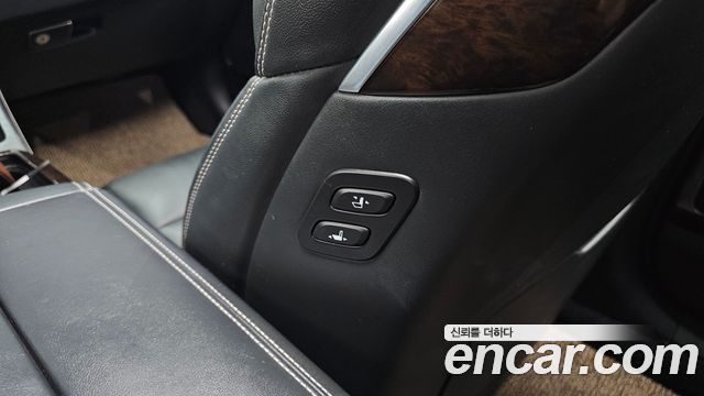 Genesis G90 2019 — photo 32