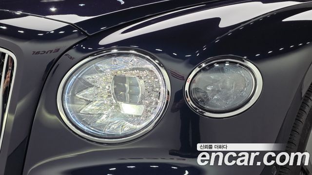 Bentley Flying Spur 2022 — photo 8