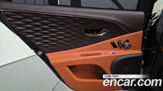 Bentley Flying Spur 2022 — photo 15