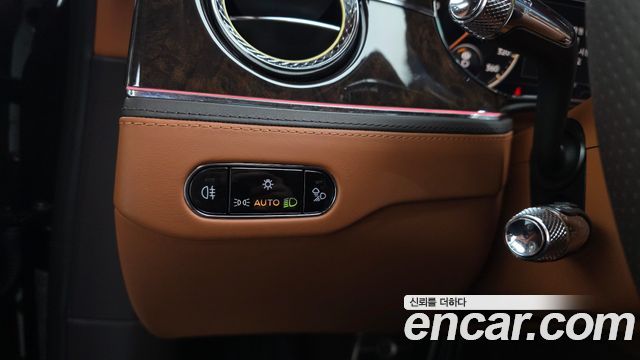 Bentley Flying Spur 2022 — photo 28