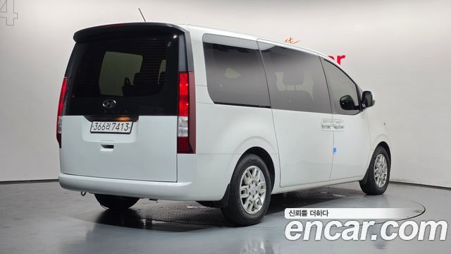Hyundai Staria 2022 — photo 2