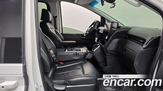 Hyundai Staria 2022 — photo 16