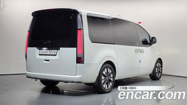 Hyundai Staria 2024 — photo 2