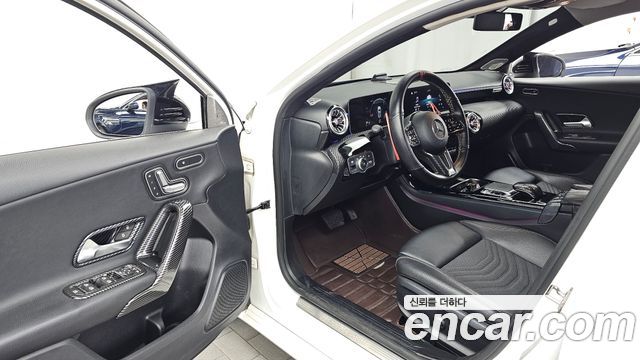 Mercedes-Benz A-Class 2019 — photo 10