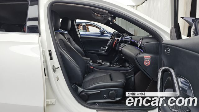 Mercedes-Benz A-Class 2019 — photo 11