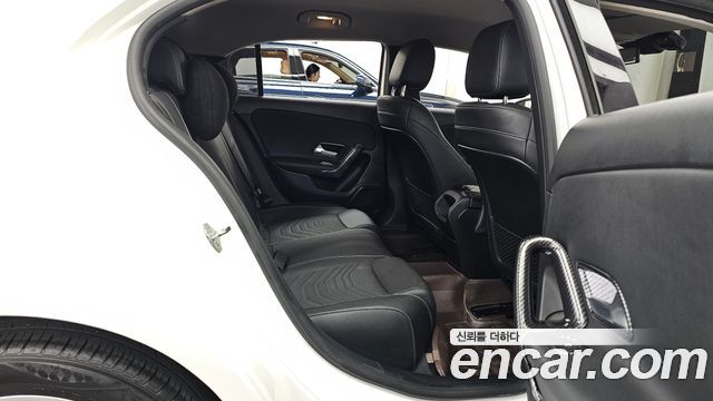 Mercedes-Benz A-Class 2019 — photo 12