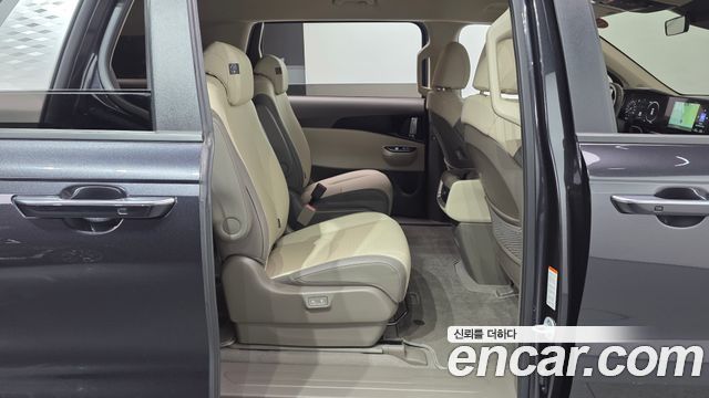 Kia Canival 2023 — photo 17