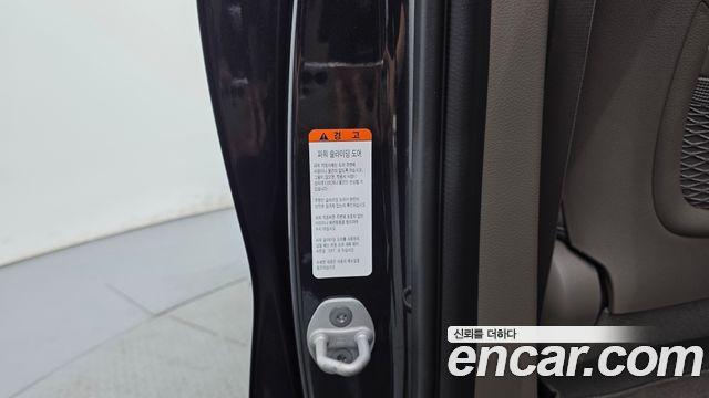 Kia Canival 2023 — photo 24