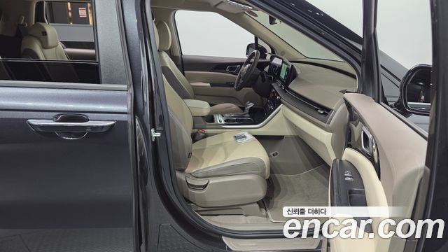 Kia Canival 2023 — photo 16