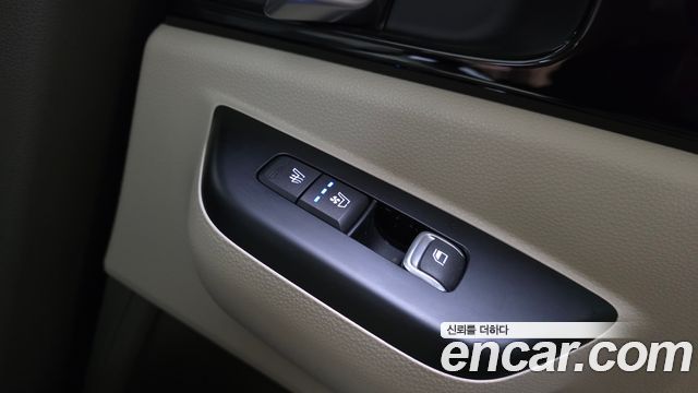 Kia Canival 2023 — photo 28