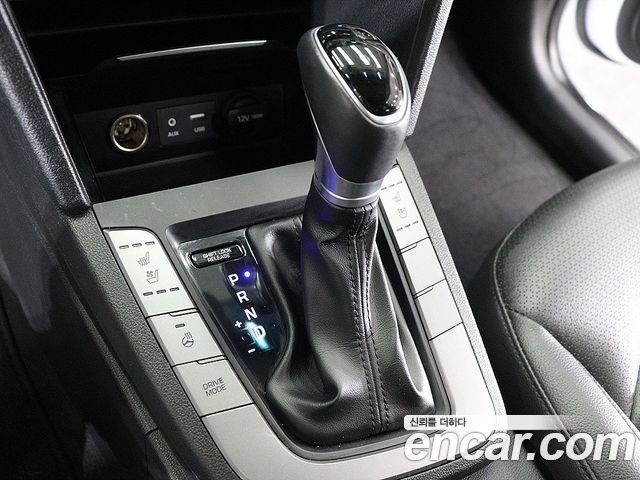 Hyundai AVANTE 2018 — photo 10