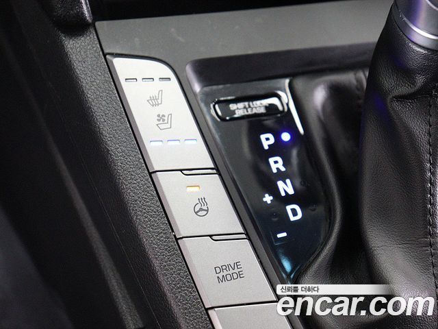 Hyundai AVANTE 2018 — photo 12