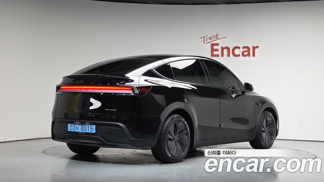 Tesla Model Y 2025 — photo 2