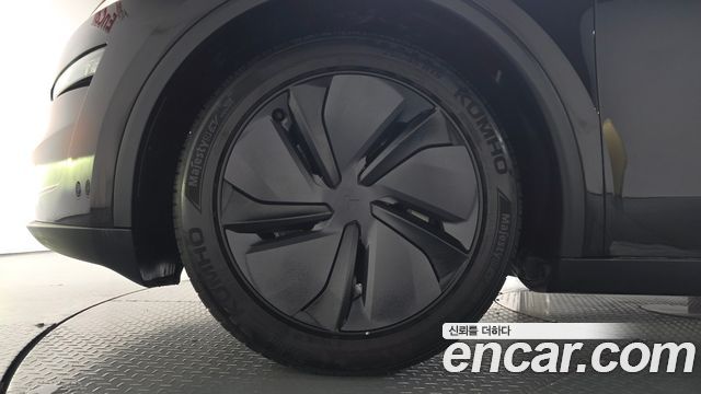 Tesla Model Y 2025 — photo 5