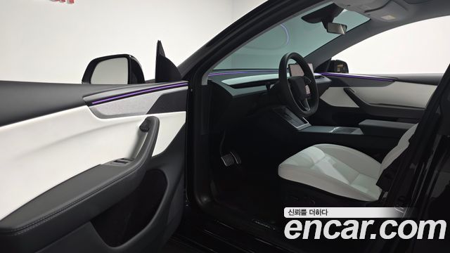 Tesla Model Y 2025 — photo 13