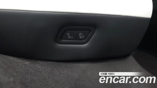 Tesla Model Y 2025 — photo 24