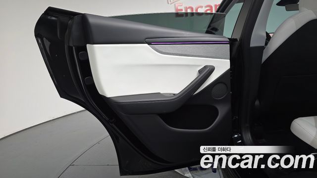 Tesla Model Y 2025 — photo 15