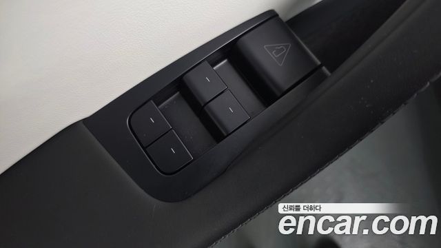 Tesla Model Y 2025 — photo 28